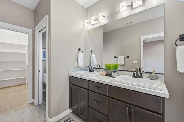 2624 Eaglewatch Loop, Richland, WA 99354