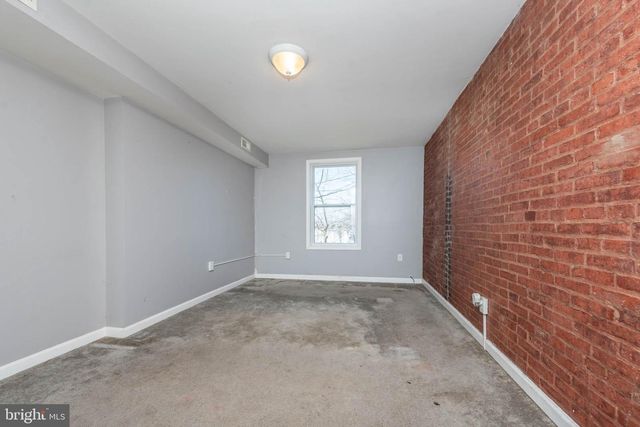 2110 E HOFFMAN ST, Baltimore, MD 21213