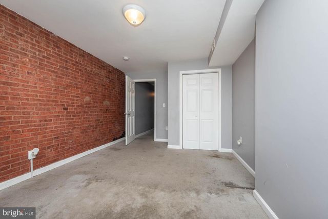 2110 E HOFFMAN ST, Baltimore, MD 21213