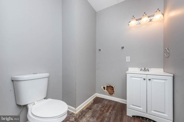 2110 E HOFFMAN ST, Baltimore, MD 21213