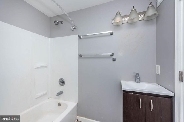 2110 E HOFFMAN ST, Baltimore, MD 21213