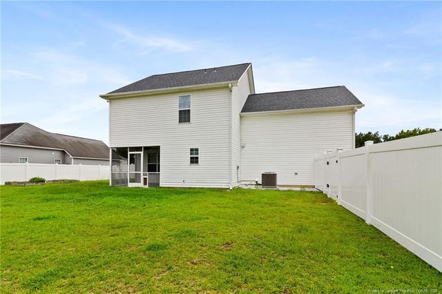 118 Newport Court, Raeford, NC 28376