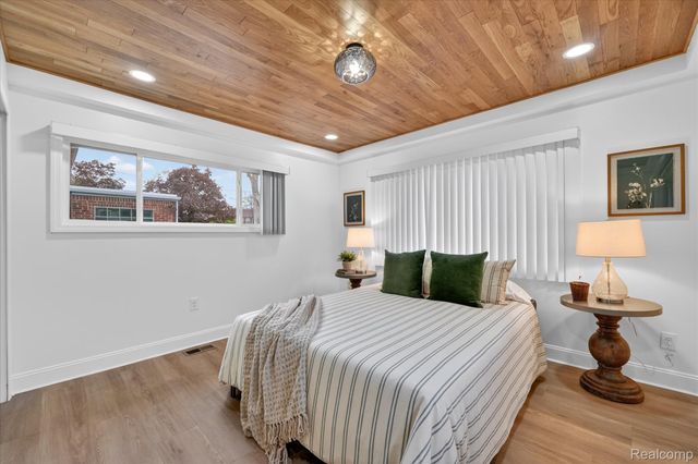 12819 Pembroke Avenue, Detroit, MI 48235