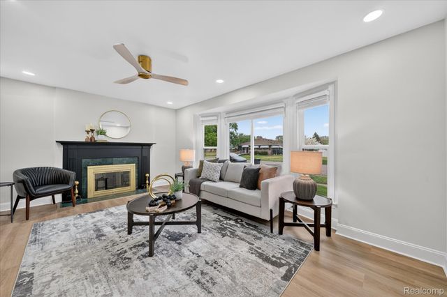 12819 Pembroke Avenue, Detroit, MI 48235