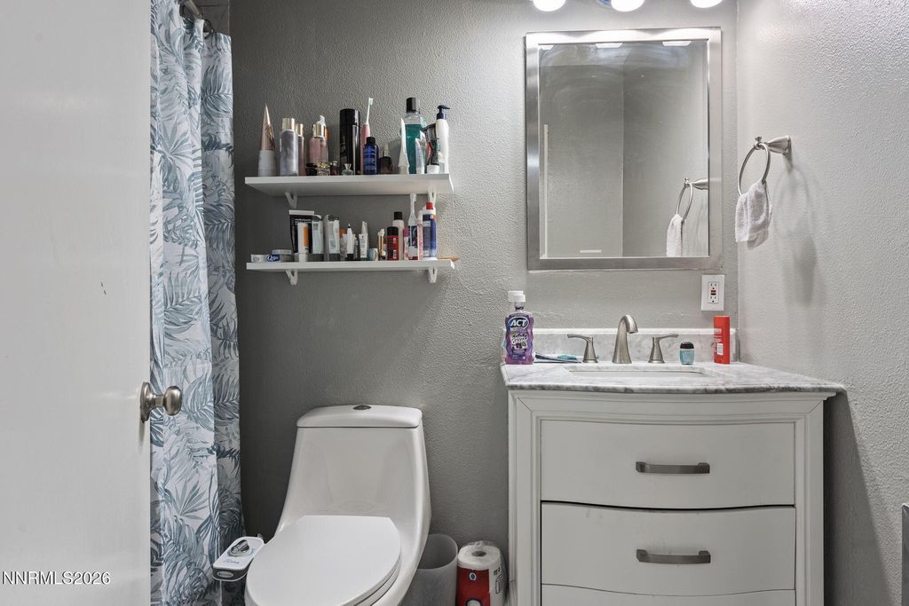 Image 14 of property listing at 661 Oakwood Drive APT 3, Sparks, NV 89431