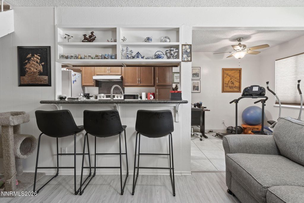 Image 6 of property listing at 661 Oakwood Drive APT 3, Sparks, NV 89431