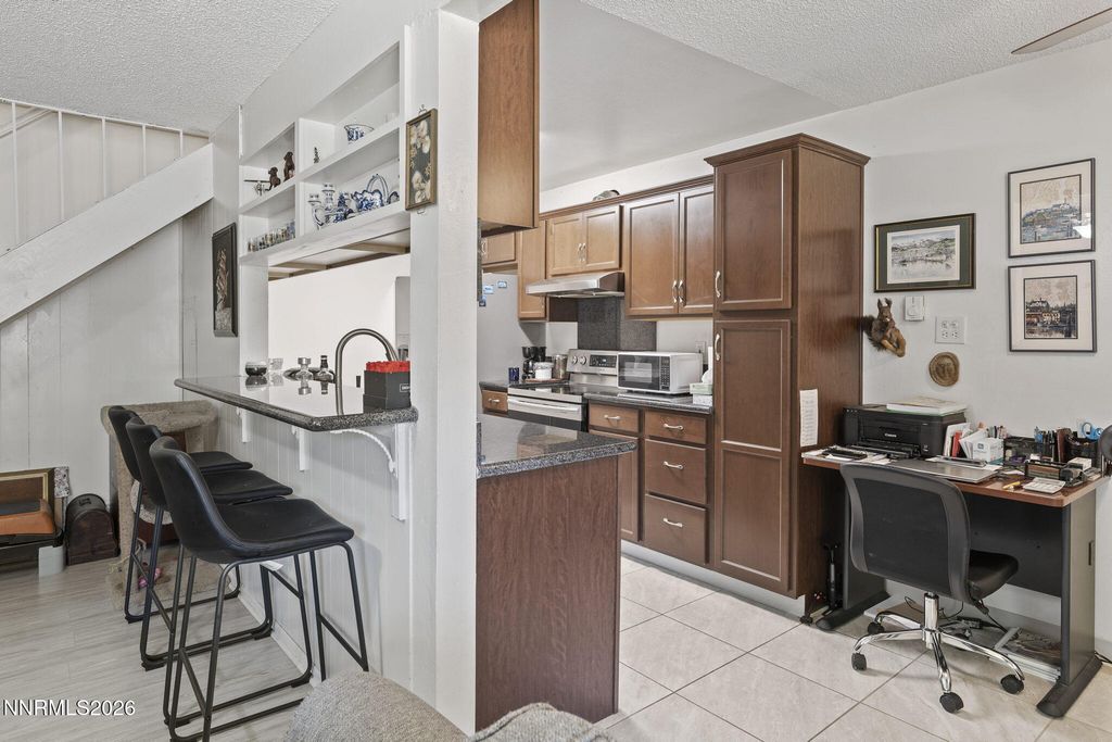 Image 7 of property listing at 661 Oakwood Drive APT 3, Sparks, NV 89431