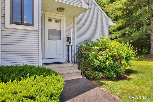 25 Locust Lane 25, Farmington, CT 06032