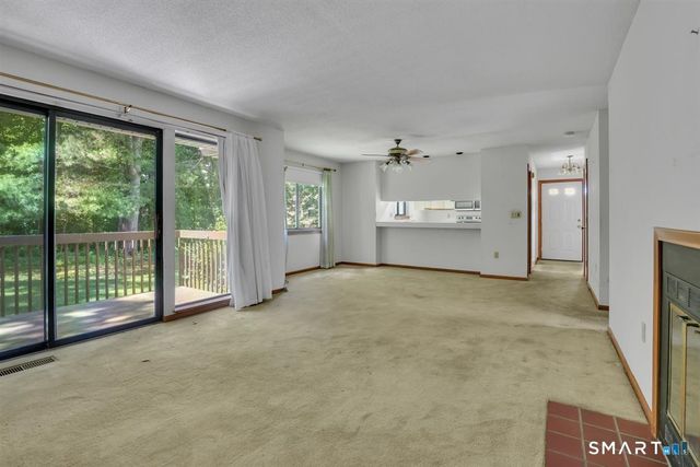 25 Locust Lane 25, Farmington, CT 06032