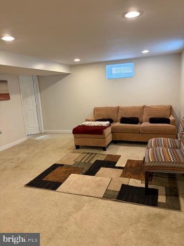 7211 BELTZ DR, District Heights, MD 20747