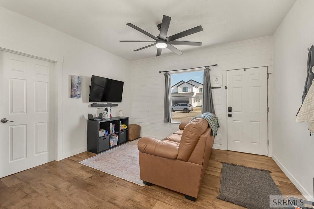 Image 3 of property listing at 537 1st W, Ririe, ID 83443