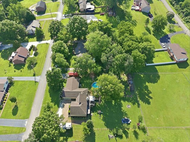 1330 Chippendale Circle, Columbia, TN 38401