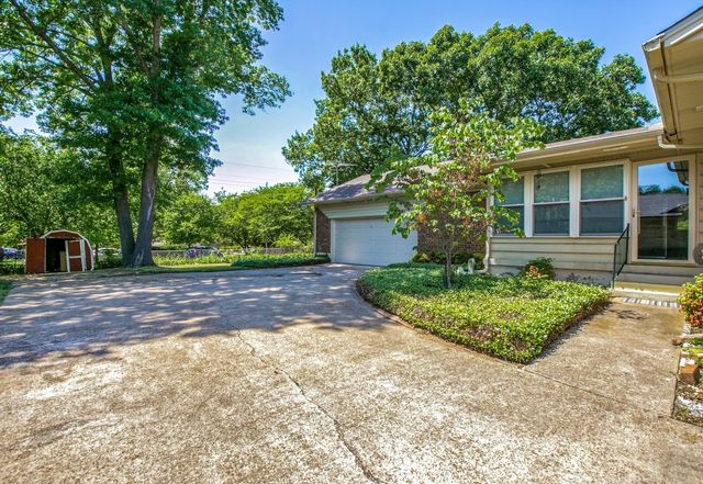 113 S Valley Street, Red Oak, TX 75154