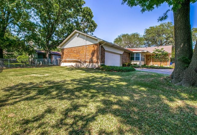 113 S Valley Street, Red Oak, TX 75154