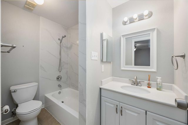 9850 Pagewood Lane 1305, Houston, TX 77042