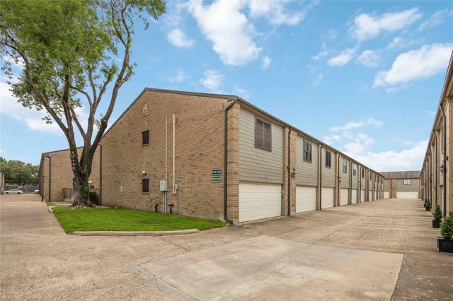 9850 Pagewood Lane 1305, Houston, TX 77042