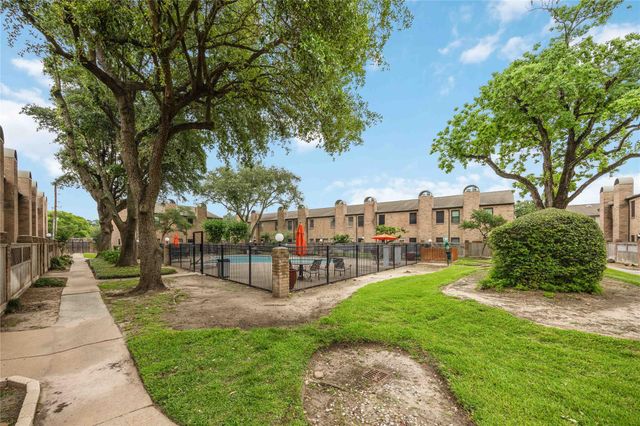 9850 Pagewood Lane 1305, Houston, TX 77042