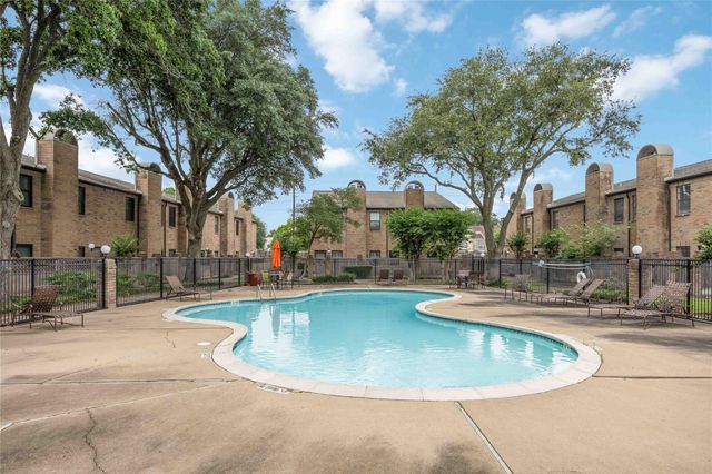 9850 Pagewood Lane 1305, Houston, TX 77042