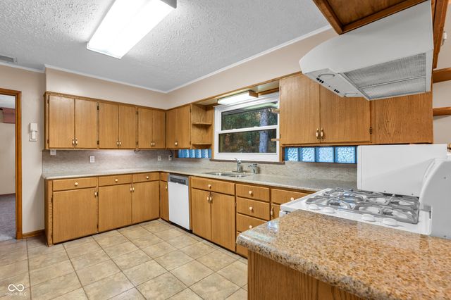 6625 E 9th Street, Indianapolis, IN 46219