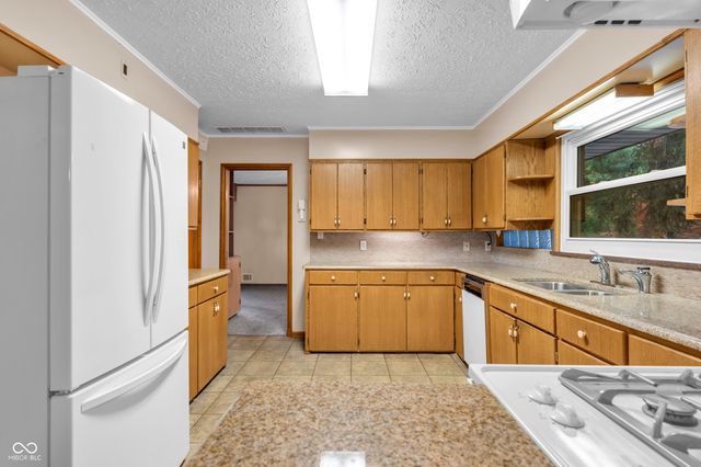 6625 E 9th Street, Indianapolis, IN 46219