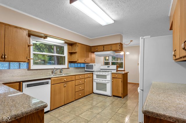 6625 E 9th Street, Indianapolis, IN 46219