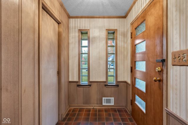 6625 E 9th Street, Indianapolis, IN 46219