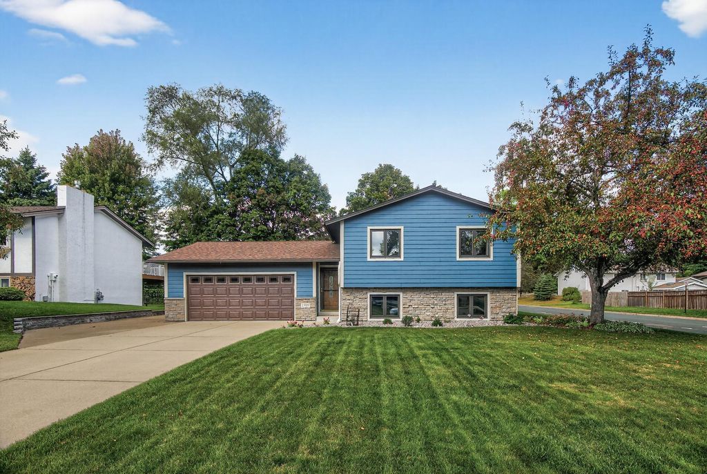 1589 Briardale Road NE, Fridley, MN 55432
