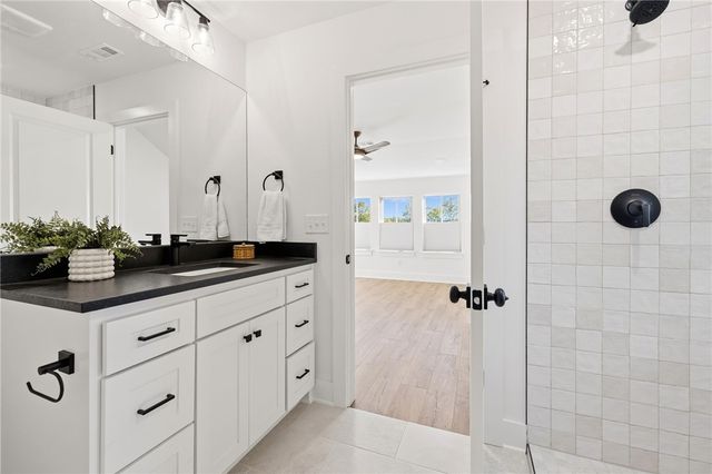 436 E Martin Luther King Jr Boulevard, Fayetteville, AR 72701