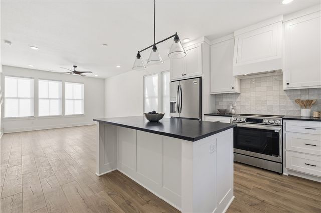 436 E Martin Luther King Jr Boulevard, Fayetteville, AR 72701