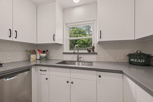 9538 Kerrwood Lane, Houston, TX 77080