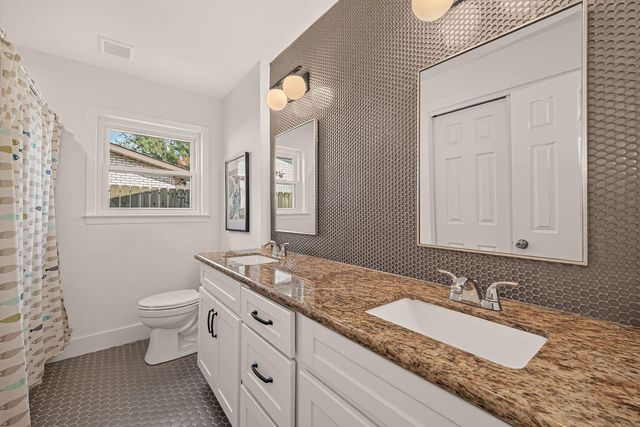 9538 Kerrwood Lane, Houston, TX 77080