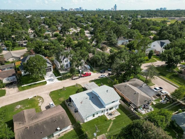 9538 Kerrwood Lane, Houston, TX 77080