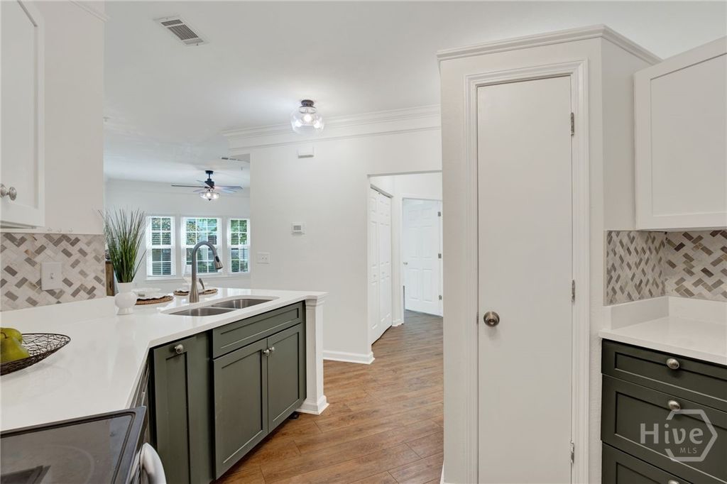 Image 11 of property listing at 2713 Whitemarsh Way, Savannah, GA 31410
