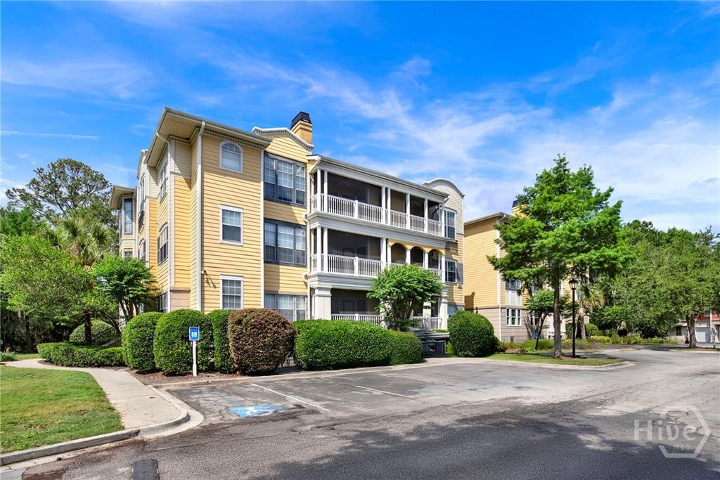 Image 2 of property listing at 2713 Whitemarsh Way, Savannah, GA 31410