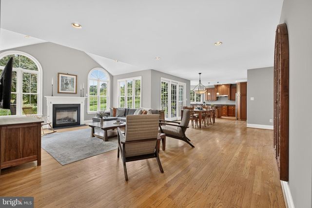 24 CHERRY FARM LN, West Chester, PA 19382