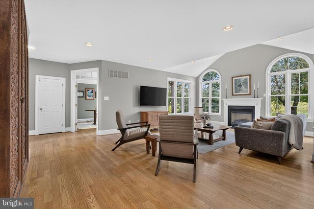 24 CHERRY FARM LN, West Chester, PA 19382