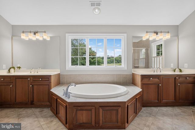 24 CHERRY FARM LN, West Chester, PA 19382