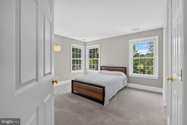 24 CHERRY FARM LN, West Chester, PA 19382