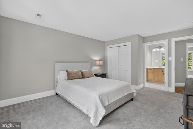 24 CHERRY FARM LN, West Chester, PA 19382