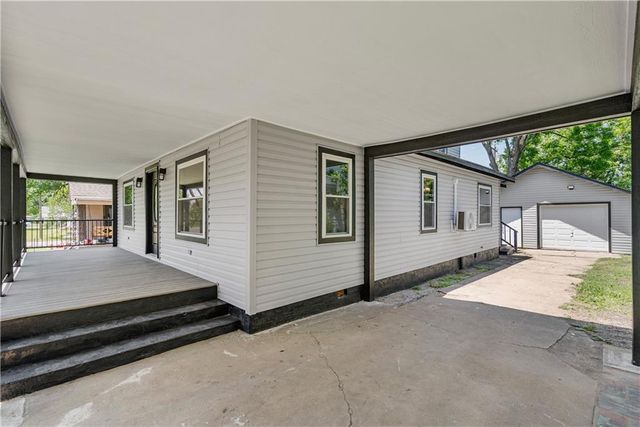 1110 W 3rd Street, Coffeyville, KS 67337