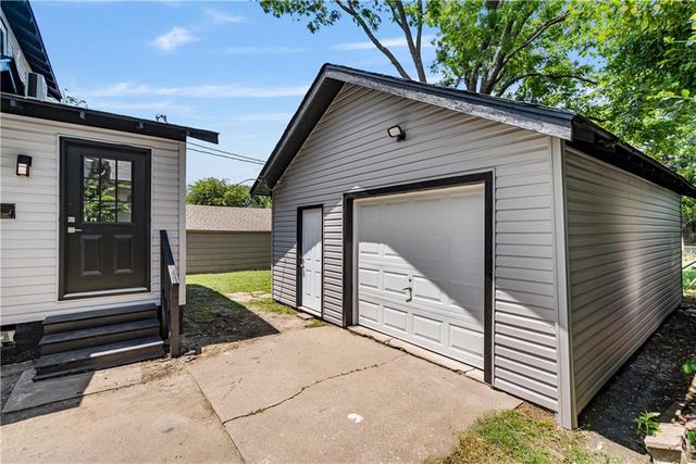 1110 W 3rd Street, Coffeyville, KS 67337