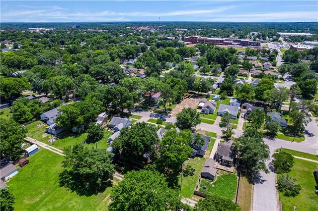 1110 W 3rd Street, Coffeyville, KS 67337