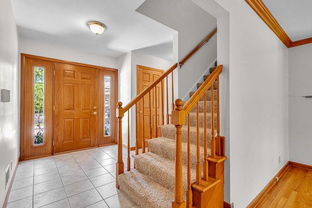 2311 W Kenboern DRIVE, Glendale, WI 53209