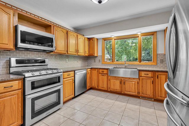 2311 W Kenboern DRIVE, Glendale, WI 53209
