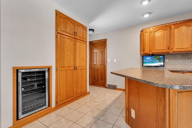 2311 W Kenboern DRIVE, Glendale, WI 53209