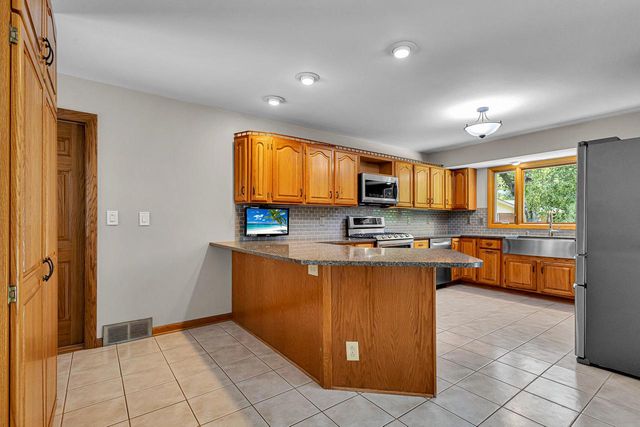 2311 W Kenboern DRIVE, Glendale, WI 53209