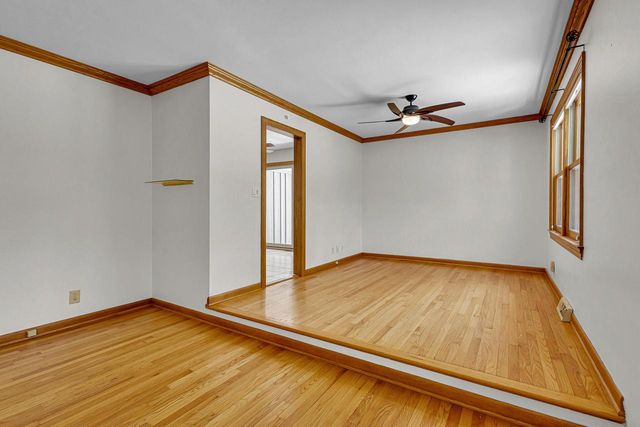 2311 W Kenboern DRIVE, Glendale, WI 53209