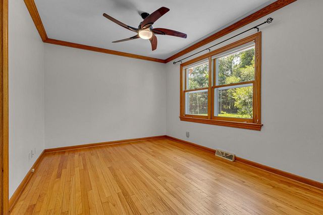 2311 W Kenboern DRIVE, Glendale, WI 53209