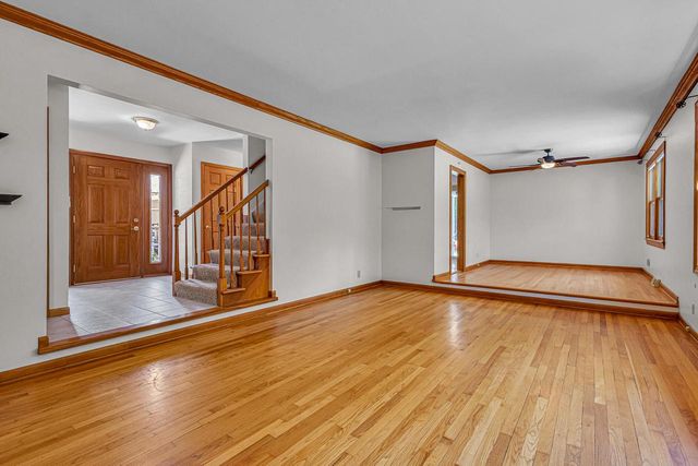 2311 W Kenboern DRIVE, Glendale, WI 53209