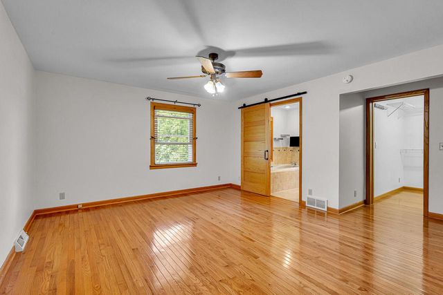 2311 W Kenboern DRIVE, Glendale, WI 53209